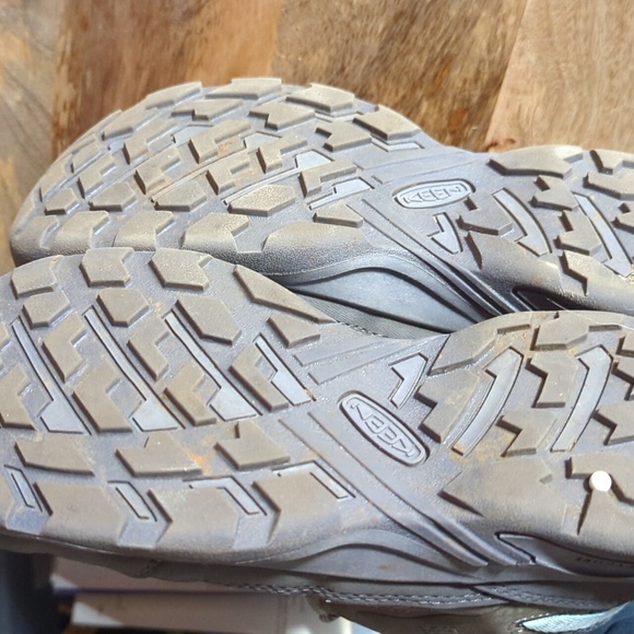 Keen hiking boots, low top, size 8 - Picture 2 of 3